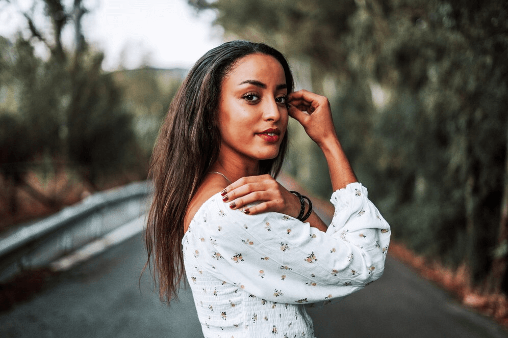 pretty women wearing human hair lace front wig