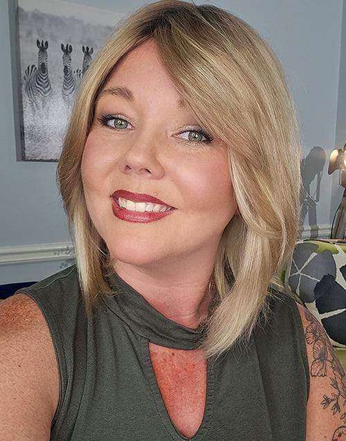 Carrie- Layered Ombre Ash Blonde Bob Wig With Bangs Minimalist Lace Wig