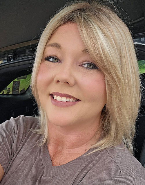 Carrie- Layered Ombre Ash Blonde Bob Wig With Bangs Minimalist Lace Wig